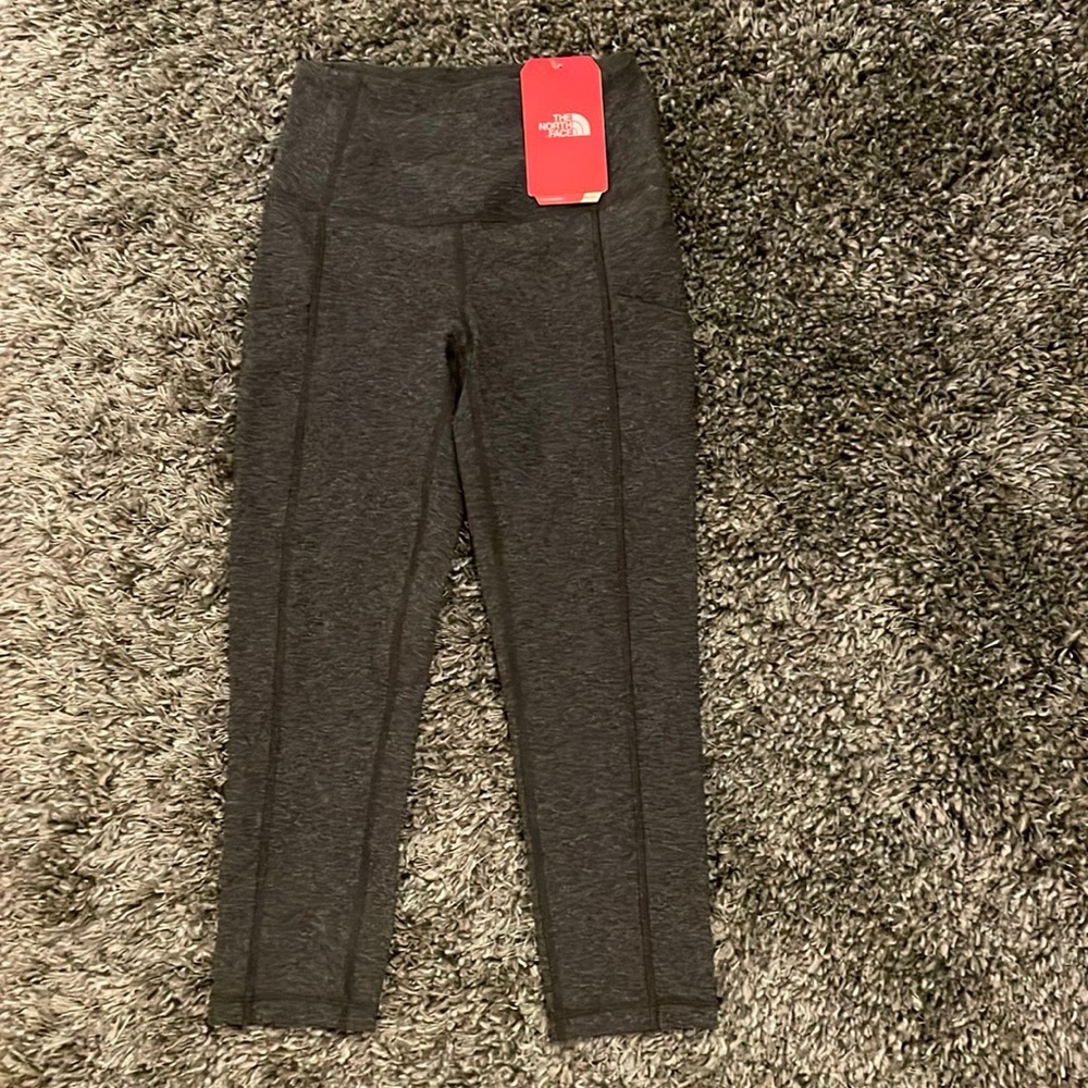 NWT North Face Cropped Leggings with Pockets